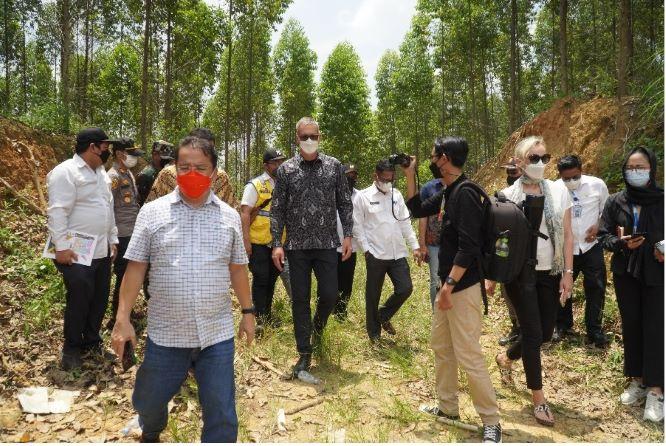  Kunjungi Penajam Paser Utara, Dubes Uni Eropa Tinjau Lokasi Calon Ibu Kota Negara 